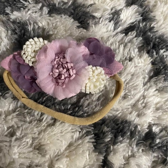 One year old (12m) photo shoot outfit Pretty detailing and vintage looking lace - Picture 2 of 3